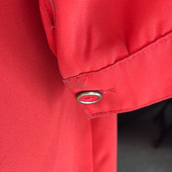 Striking blouse! - Picture 6 of 7